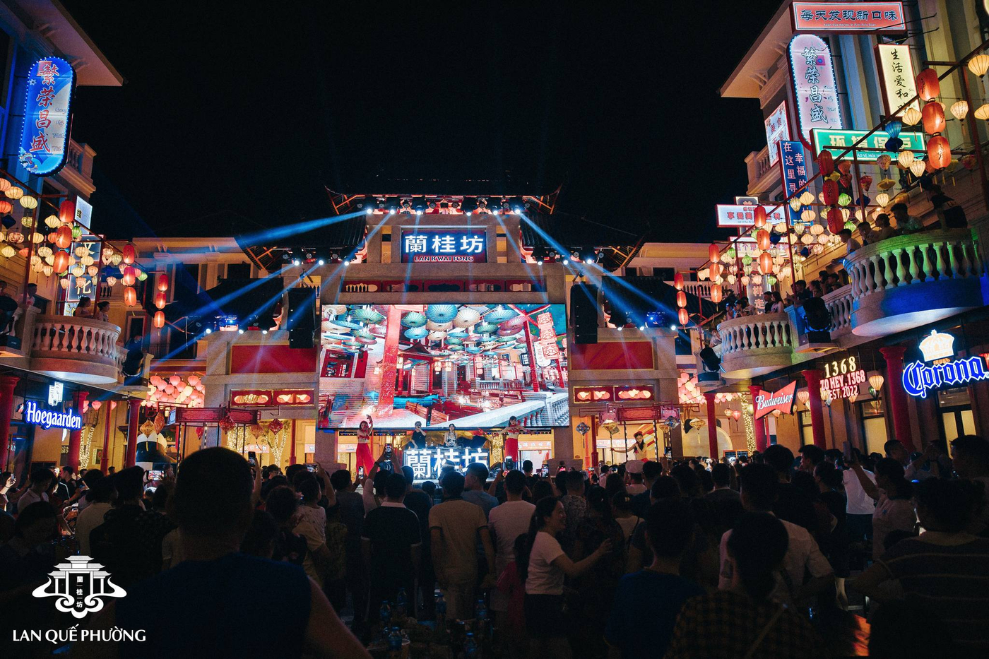 Khu Lan Quế Phường - Little Hong Kong tấp nập về đêm.