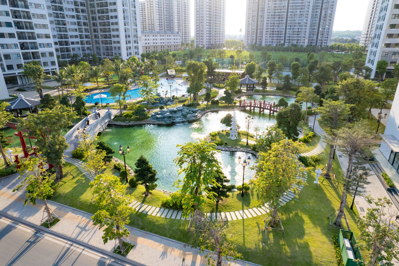 Vườn Nhật ngay tại nội khu.