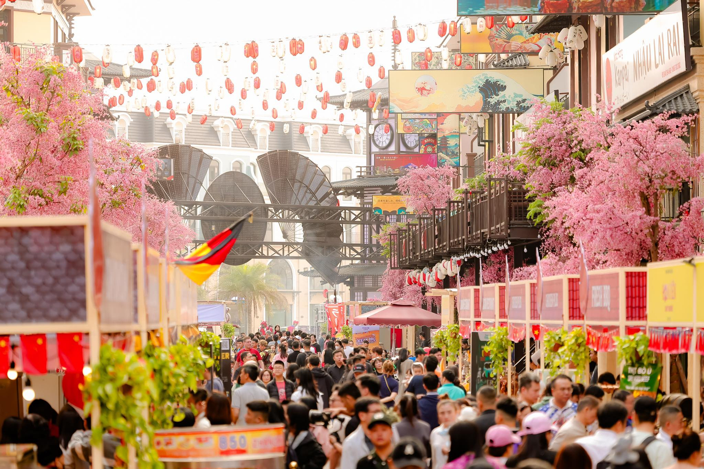 Vinhomes không chỉ mang đến những chốn an cư chất lượng với tiện ích cao cấp mà còn kiến tạo nên những không gian thương mại, những cơ hội làm giàu cho cư dân và nhà đầu tư.