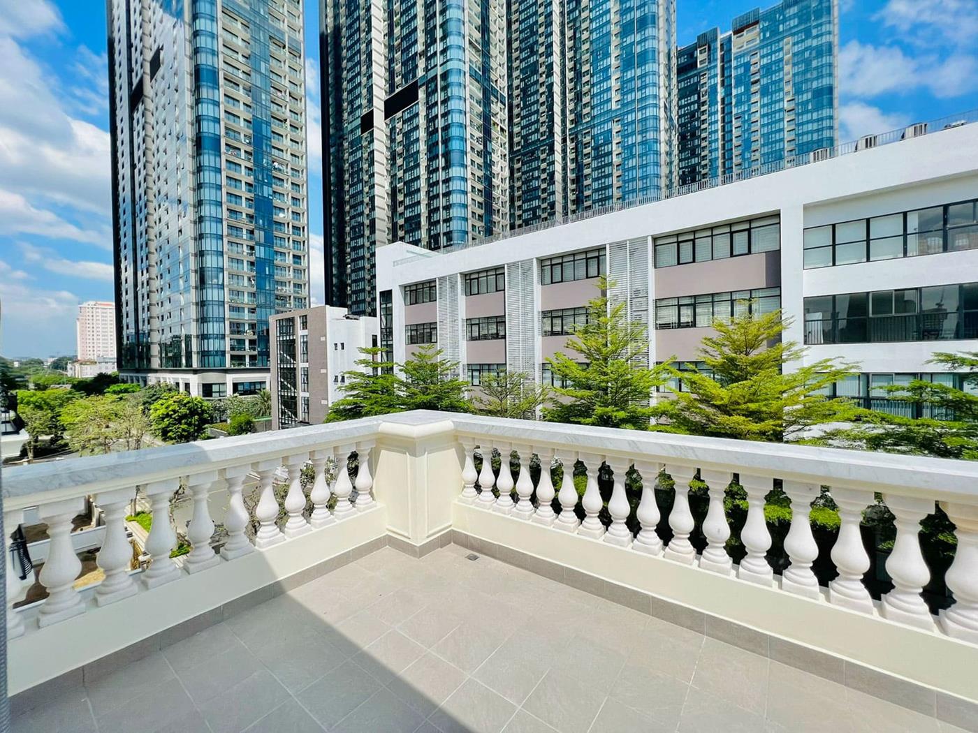 Hình ảnh thự tế khu biệt thự Bason The Victoria Vinhomes Golden River tại phường Bến Nghé, Quận 1.