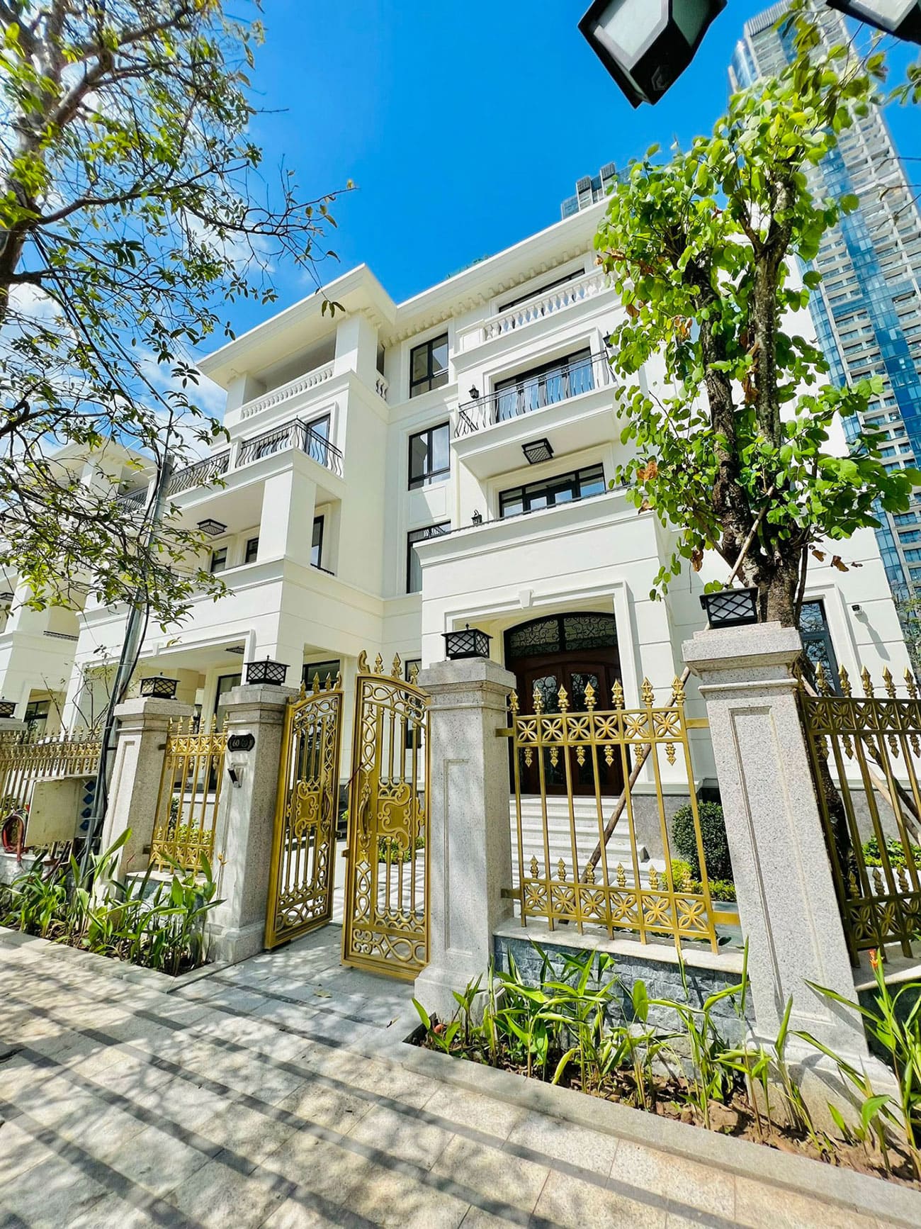 Hình ảnh thự tế khu biệt thự Bason The Victoria Vinhomes Golden River tại phường Bến Nghé, Quận 1.