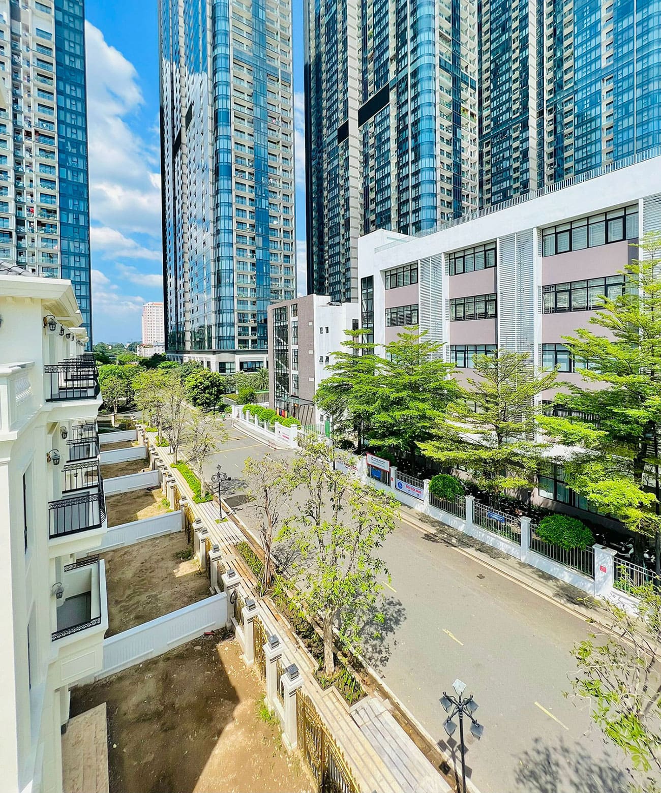 Hình ảnh thự tế khu biệt thự Bason The Victoria Vinhomes Golden River tại phường Bến Nghé, Quận 1.