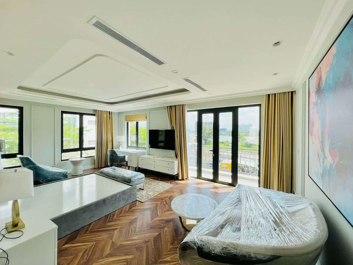 Hình ảnh thự tế khu biệt thự Bason The Victoria Vinhomes Golden River tại phường Bến Nghé, Quận 1.