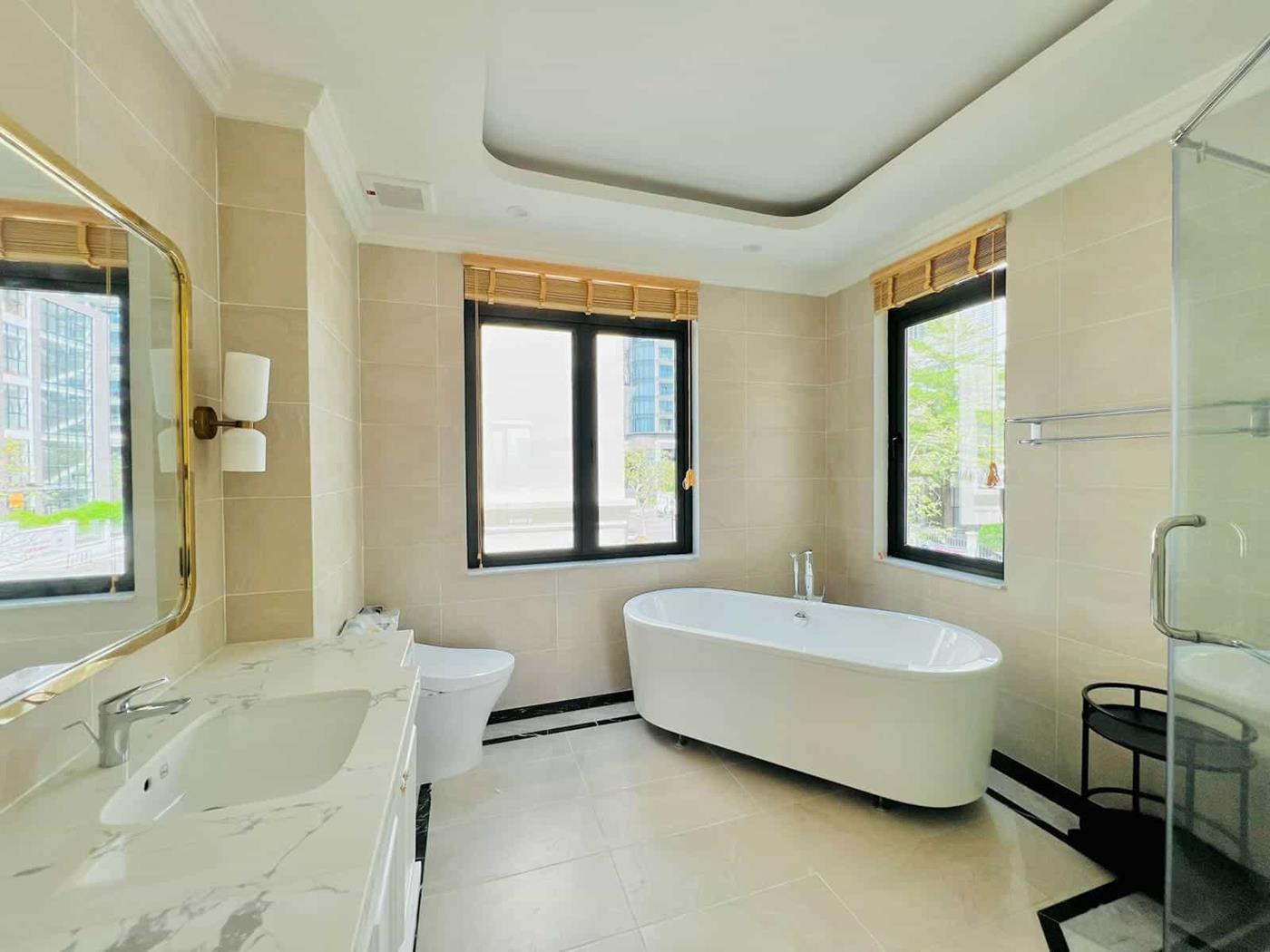 Hình ảnh thự tế khu biệt thự Bason The Victoria Vinhomes Golden River tại phường Bến Nghé, Quận 1.