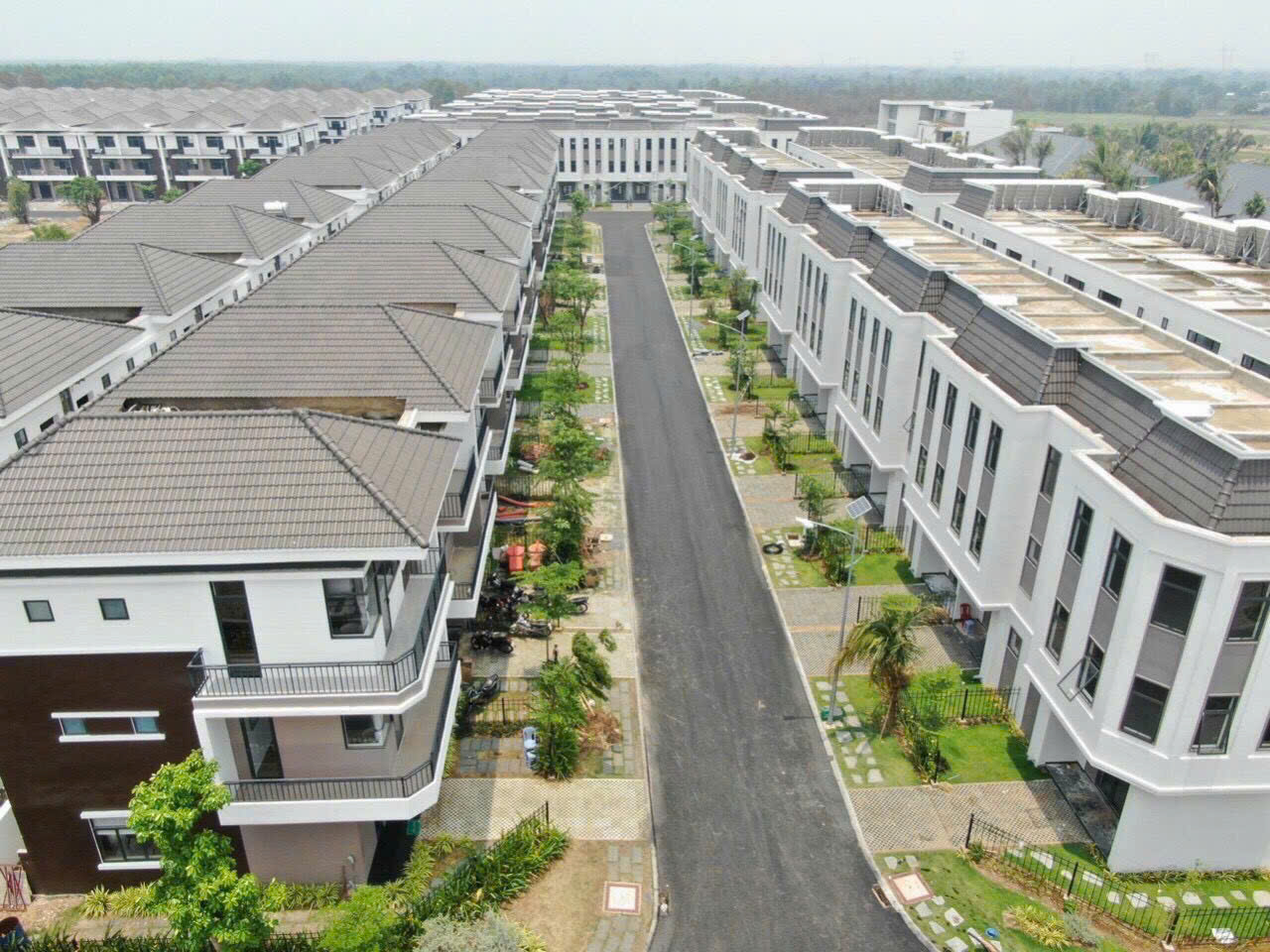 Giá nhà thấp là điểm mạnh mà thị trường bất đông sản phía Tây TP.HCM đang có để hút người dân có nhu cầu ở thực về ở.