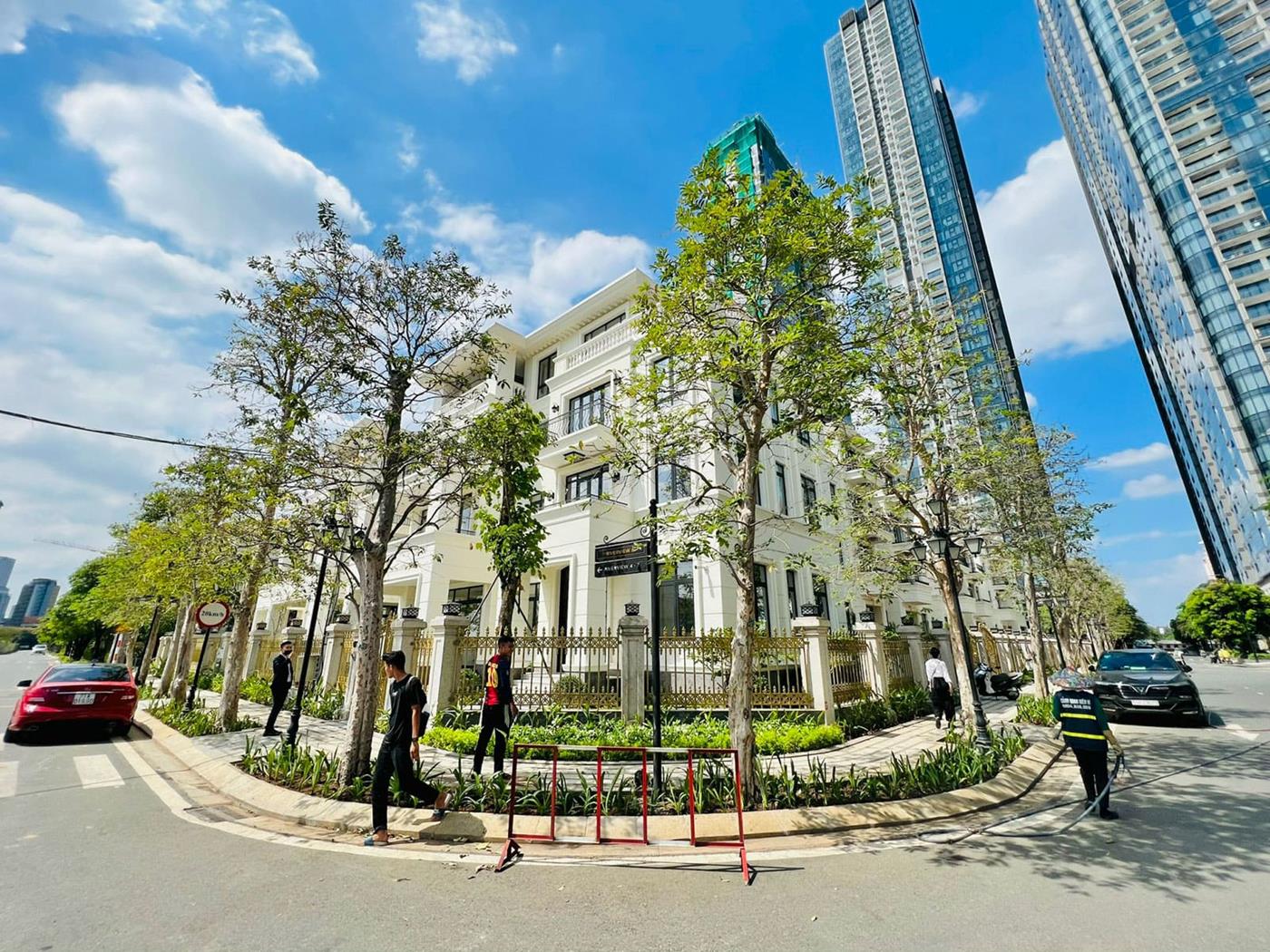 Hình ảnh thự tế khu biệt thự Bason The Victoria Vinhomes Golden River tại phường Bến Nghé, Quận 1.