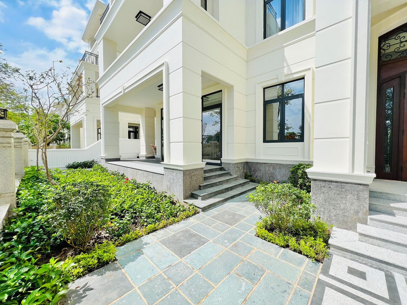 Hình ảnh thự tế khu biệt thự Bason The Victoria Vinhomes Golden River tại phường Bến Nghé, Quận 1.