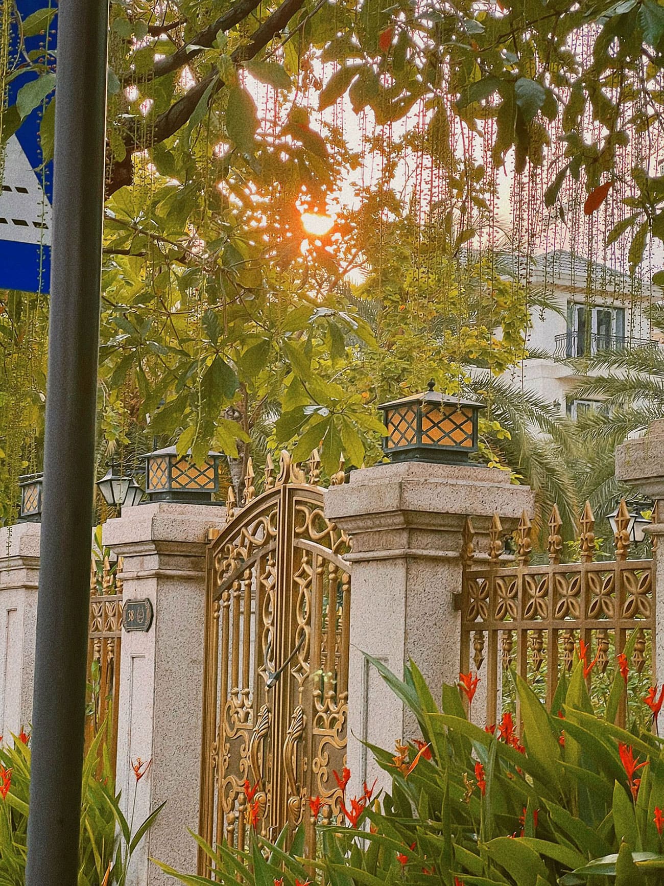 Hình ảnh thự tế khu biệt thự Bason The Victoria Vinhomes Golden River tại phường Bến Nghé, Quận 1.