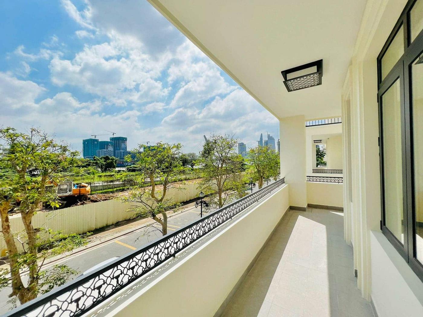 Hình ảnh thự tế khu biệt thự Bason The Victoria Vinhomes Golden River tại phường Bến Nghé, Quận 1.