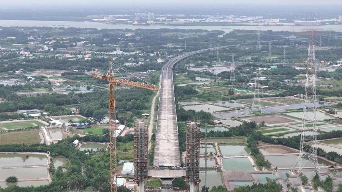 Cầu Phước Khánh được VEC ký hợp đồng với liên danh Sumitomo Mitsui - Cienco 4, bắt đầu triển khai từ tháng 1/2016.