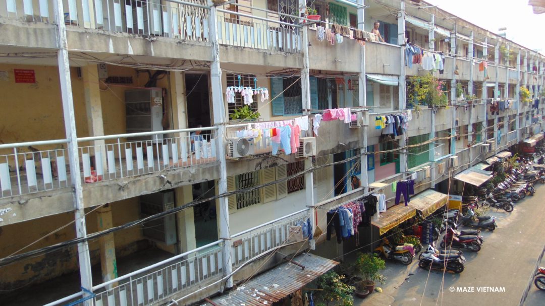 Nhiều khu chung cư sau 10–15 năm bắt đầu xuống cấp, ảnh hưởng trực tiếp đến giá trị sử dụng và tích lũy tài sản.