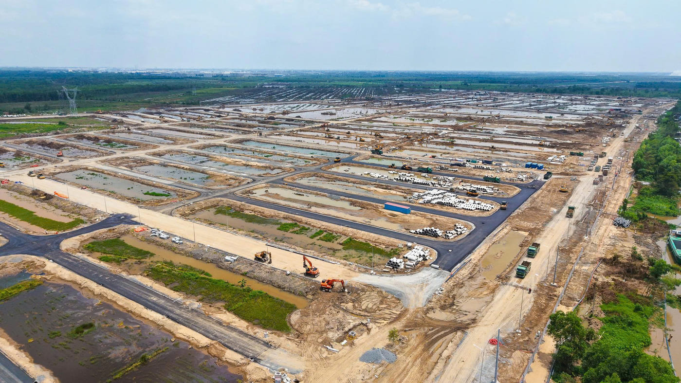 Nhìn từ trên cao, diện mạo của siêu dự án Vinhomes Saigon Park quy mô 1.080 ha đang thay đổi tích cực theo từng tuần. 
